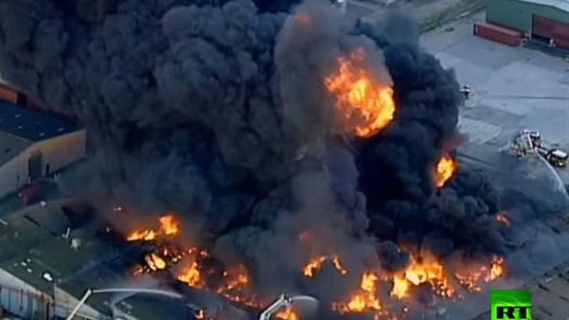 حريق ضخم في أحد مستودعات