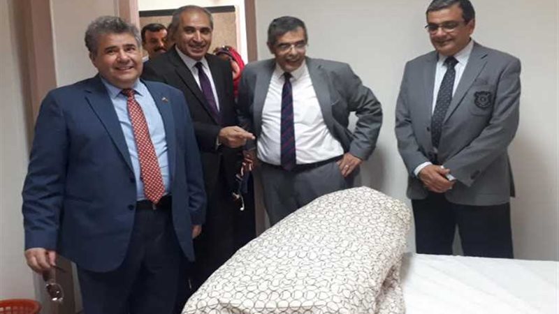 رئيس جامعة بنها يتفقد