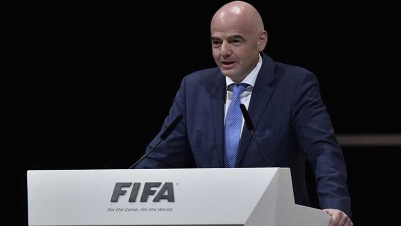 رئيس الـفيفا يبعث