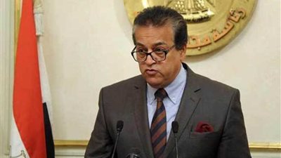 وزير التعليم العالي ينفي أي حساب له على مواقع التواصل