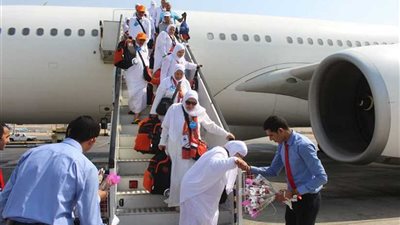 وصول بعثة الحج للقوات المسلحة إلى أرض الوطن.. (فيديو)