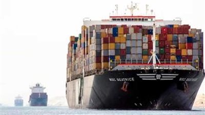 عبور 49 سفينة المجرى الملاحي لقناة السويس بحمولات 2.9 مليون طن