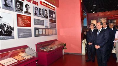 خبراء: زيارة الرئيس السيسى لأكاديميات إعداد القادة فى الدول المتقدمة للإستفادة منها فى التجربة المصرية