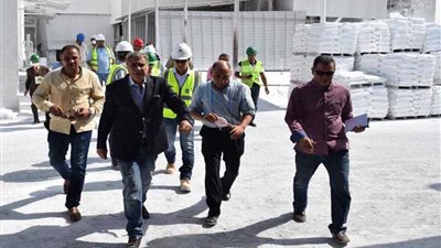 محافظ المنيا يتفقد المنطقة الصناعية