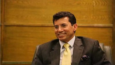 وزير الرياضة يهنئ 