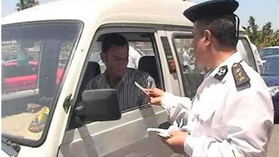 حملات مرورية للداخلية على الطرق والمحاور لضبط المخالفين (فيديو)