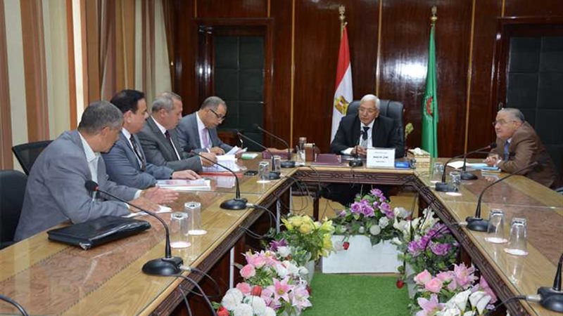 محافظ الدقهلية يجتمع