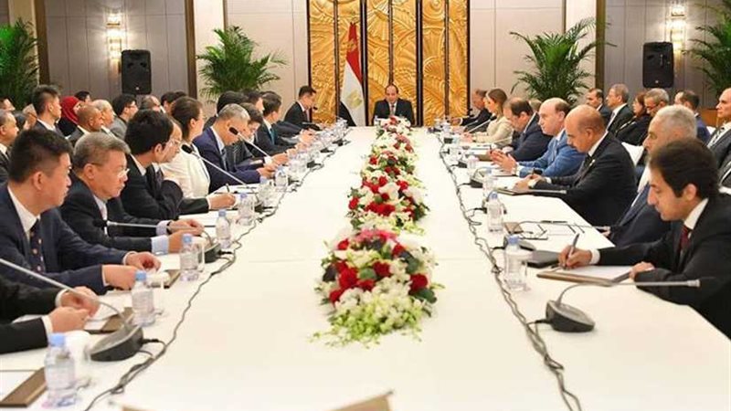 الرئيس السيسى يجتمع