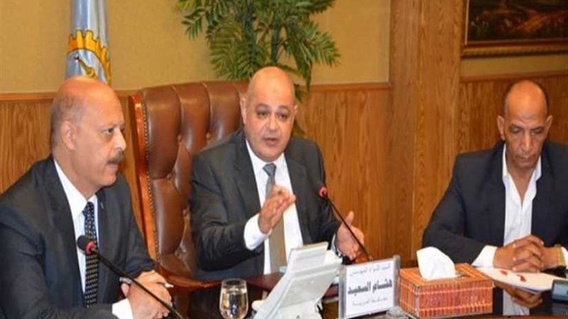 محافظ الغربية يبحث