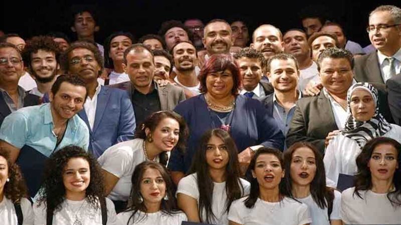 وزيرة الثقافة تحتفل