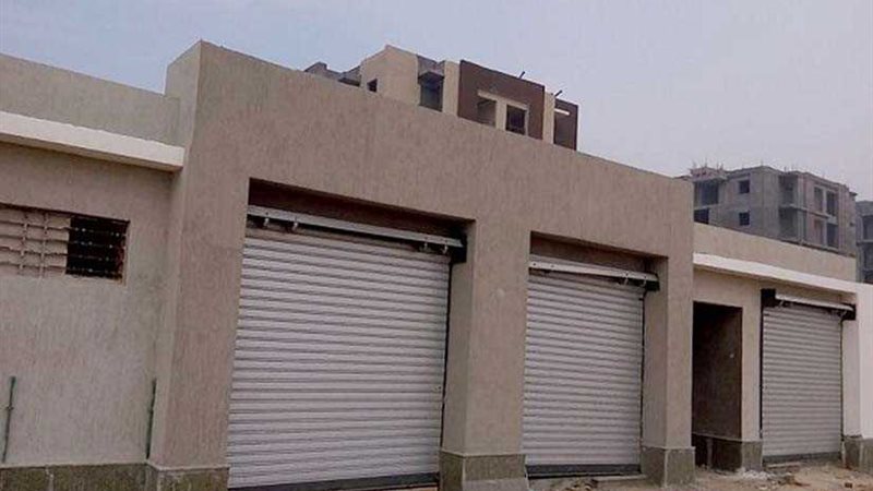 بيع 12 محلا تجاريا