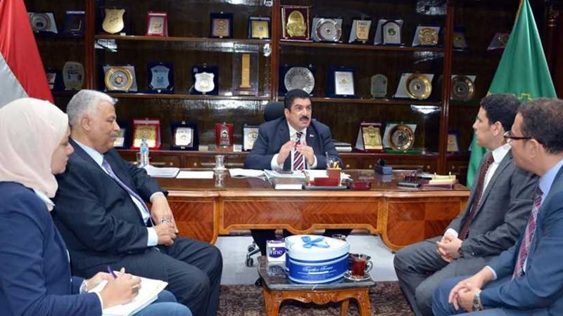 محافظ القليوبية يبحث