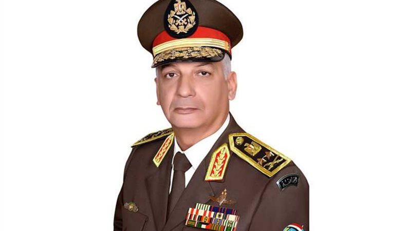 وزير الدفاع يجري