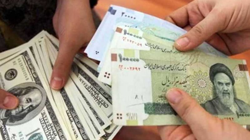 الريال الإيراني يهبط