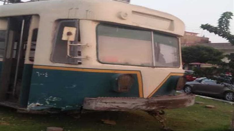 الرياح حركت الترام