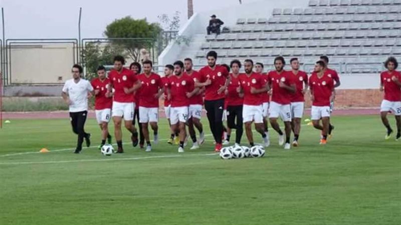 المنتخب الوطني يؤدي