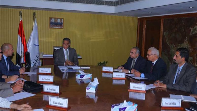 وزير النقل يتابع