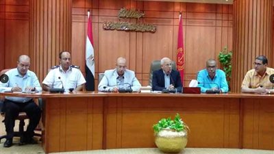 محافظ بورسعيد: نصيحة لابني الطالب.. لا تأمن لتاجر العلم