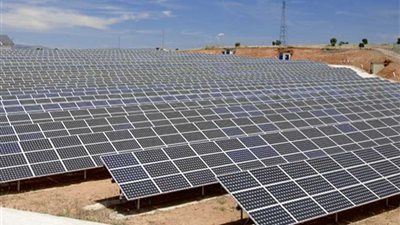 محافظ أسوان يقرر تشكيل لجنة ميدانية لمتابعة مشروع الطاقة الشمسية الجديد