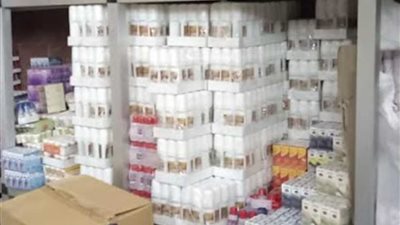 مباحث القاهرة تداهم مخزن مستلزمات طبية وتعثر على 3 آلاف سرنجة مجهولة المصدر