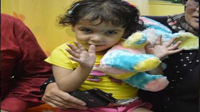 نجاح عملية القلب للطفلة كنزي ضحية التهريب