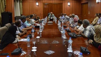 محافظ بورسعيد: مدير المدرسة المسؤول الأول عن انتظام العملية التعليمية