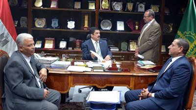 محافظ القليوبية يستعرض خطة تطوير الخصوص وممشى نيل بنها
