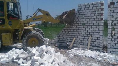 إزالة ٣٢١ حالة تعد على أملاك الدولة والأراضي الزراعية