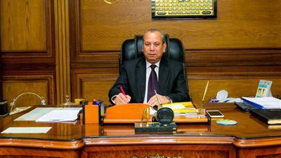 إحالة 8 موظفين للتحقيق لانصرافهم بدون سند قانوني بـ