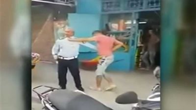 اعتداء شاب على شرطي مرور يثير سخط التونسيين (فيديو)