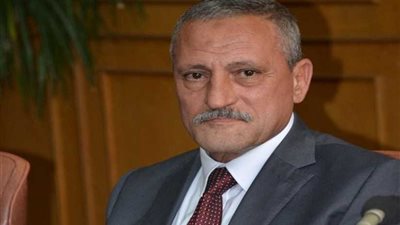 محافظ الإسماعيلية يمنع تداول مياه الشرب المعدنية داخل المؤسسات ترشيدا للنفقات