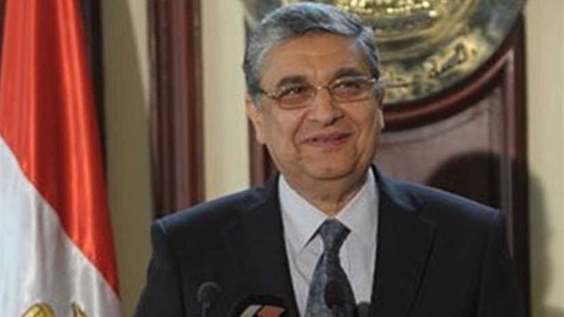 وزير الكهرباء يستعرض