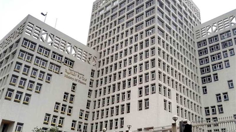 المالية: صرف مرتبات