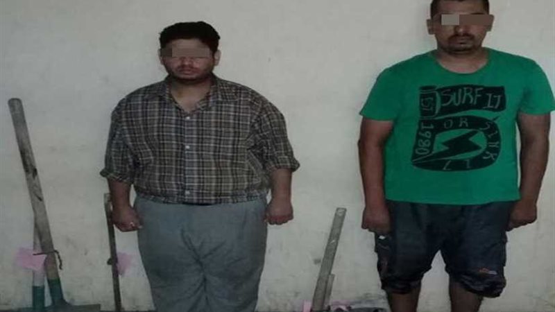 القبض على عاملين