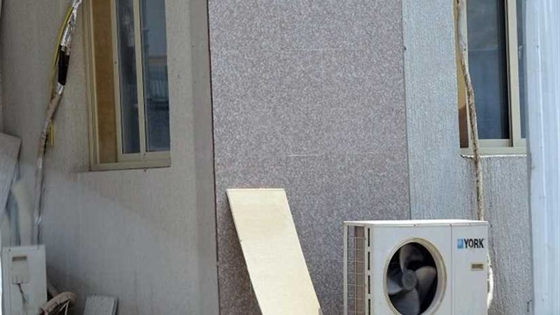 طالب يقيم دعوى قضائية