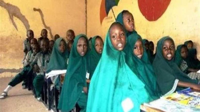 الكاميرون تعيد افتتاح