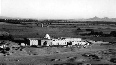 بيت من الطين في الأقصر استضاف كارتر ووهبي وعمر الشريف.. (صور)