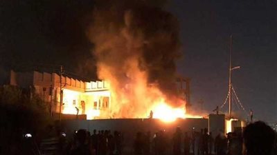 بعد إحراق قنصليتها في البصرة.. إيران تدعو رعاياها لمغادرة المدينة