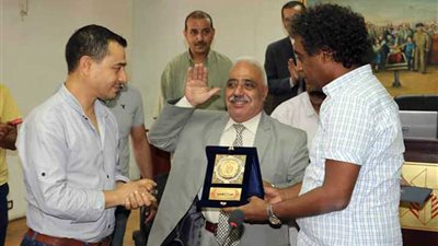 الثقافة الجماهيرية تكرم محمد زغلول لبلوغه سن المعاش