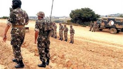 الجيش الجزائري يعثر على مخبأ للأسلحة والذخيرة جنوبي البلاد