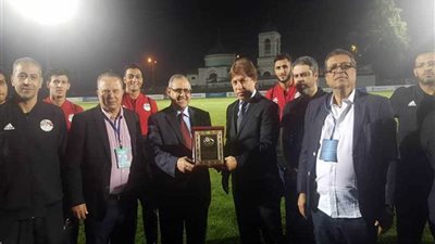 سويلم يهدى درع الاتحاد لسفير مصر فى موسكو