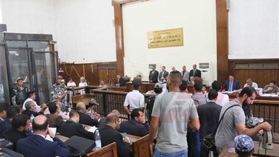 الجنايات تمنع متهمي فض رابعة من التصرف في أموالهم وأملاكهم وعزلهم من وظائفهم