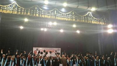 رئيس جامعة دمنهور يشارك في حفل تخرج الطب البيطري