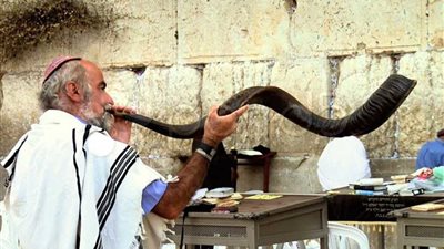 إيفينكا ترامب تهنئ اليهود بالسنة العبرية والإسرائليين يحتفلون بالنفخ في قرن الكبش