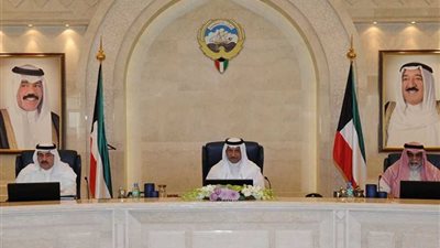 مجلس الوزراء الكويتي يستنكر استهداف الحوثيين الملاحة الدولية في البحر الأحمر