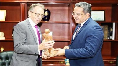 وزير الآثار يستقبل السفير الأسترالي المنتهية فترة عمله في مصر
