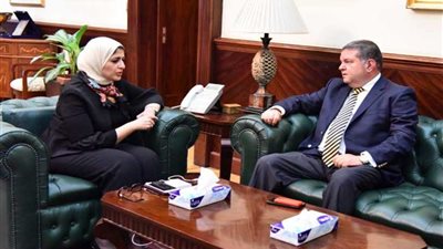 وزيرة الصحة تبحث مع وزير قطاع الأعمال آليات النهوض بشركات الأدوية والتصدير للخارج