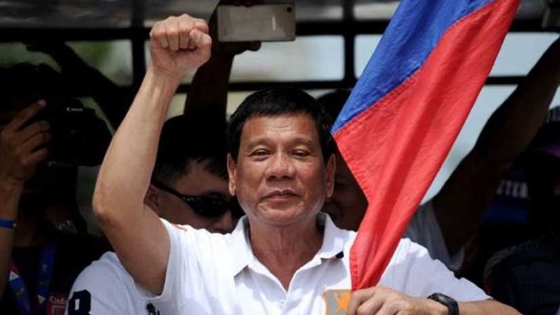 الرئيس الفلبيني يغادر