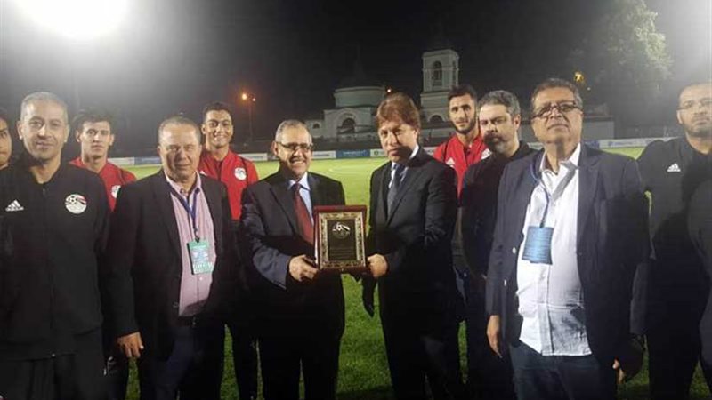 سويلم يهدى درع الاتحاد