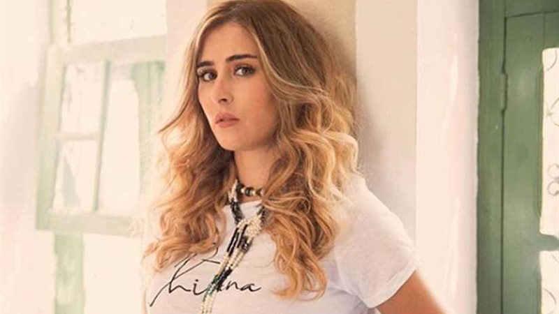 عائشة بن أحمد: البوستر